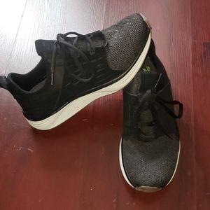 Mens size 8.5 Skechers Memory Foam shoes